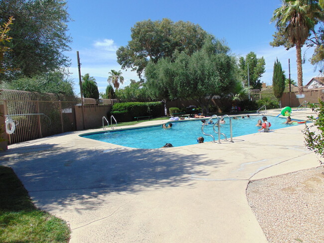 Foto del edificio - Henderson Single Story House