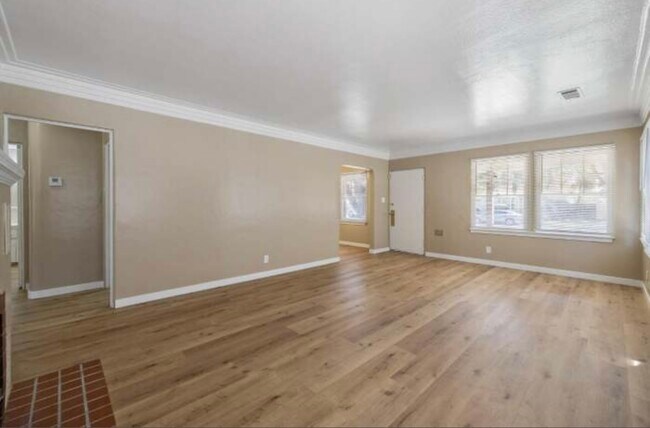 Foto del edificio - 1204 E Sequoia Ave