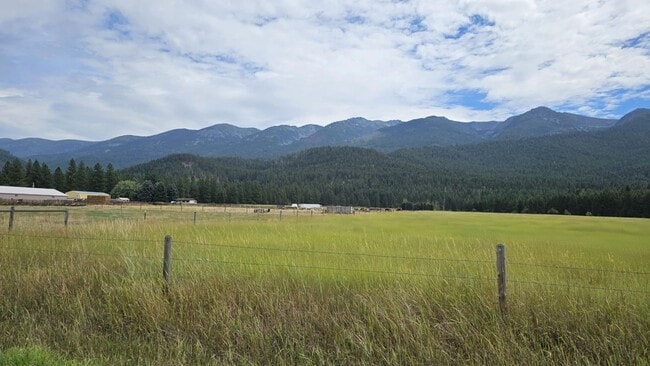 Building Photo - Fully Furnished house on 40 Acres Horse Pr...