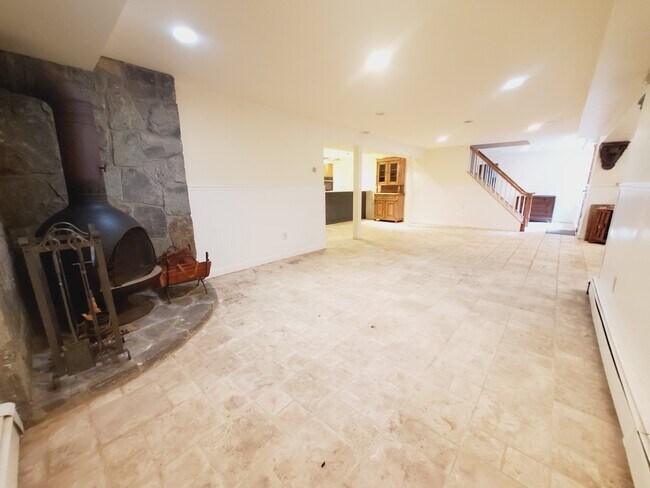 Building Photo - 115 Eden Rd