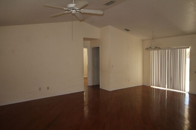 Foto del edificio - 4765 Cornsilk Terrace