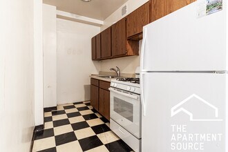 Building Photo - 540 W Briar Pl
