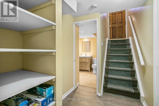 Building Photo - 2112 Truscott Dr