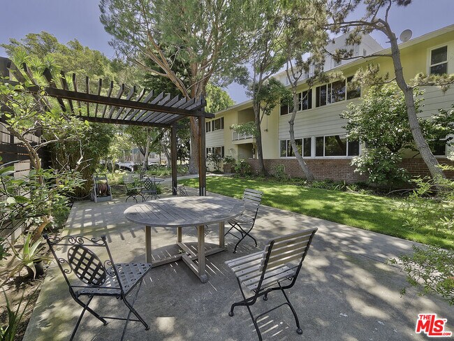 Foto del edificio - 1217 N Crescent Heights Blvd