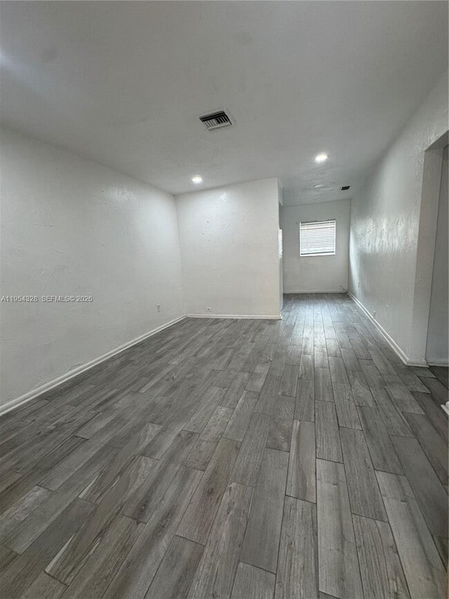 Building Photo - 2505 NW 13th Ct