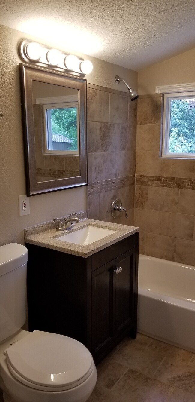 Building Photo - 202 Brookside Dr