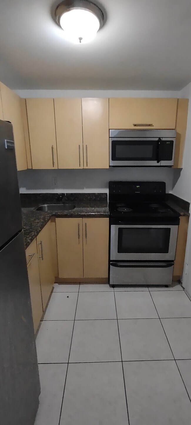 Foto del edificio - 17101 NW 57th Ave