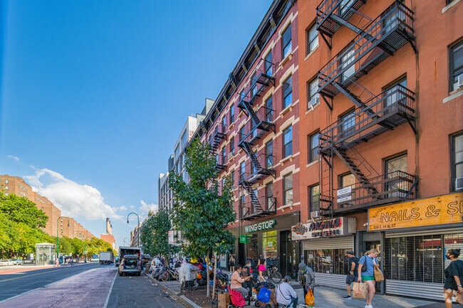 Building Photo - 428 E 14th St