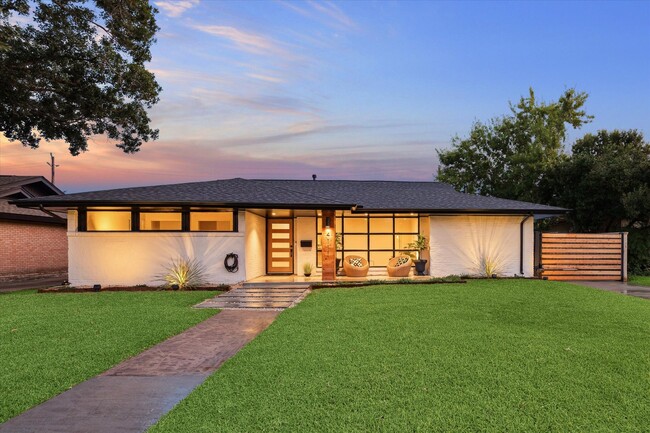 Building Photo - 4111 Martinshire Dr