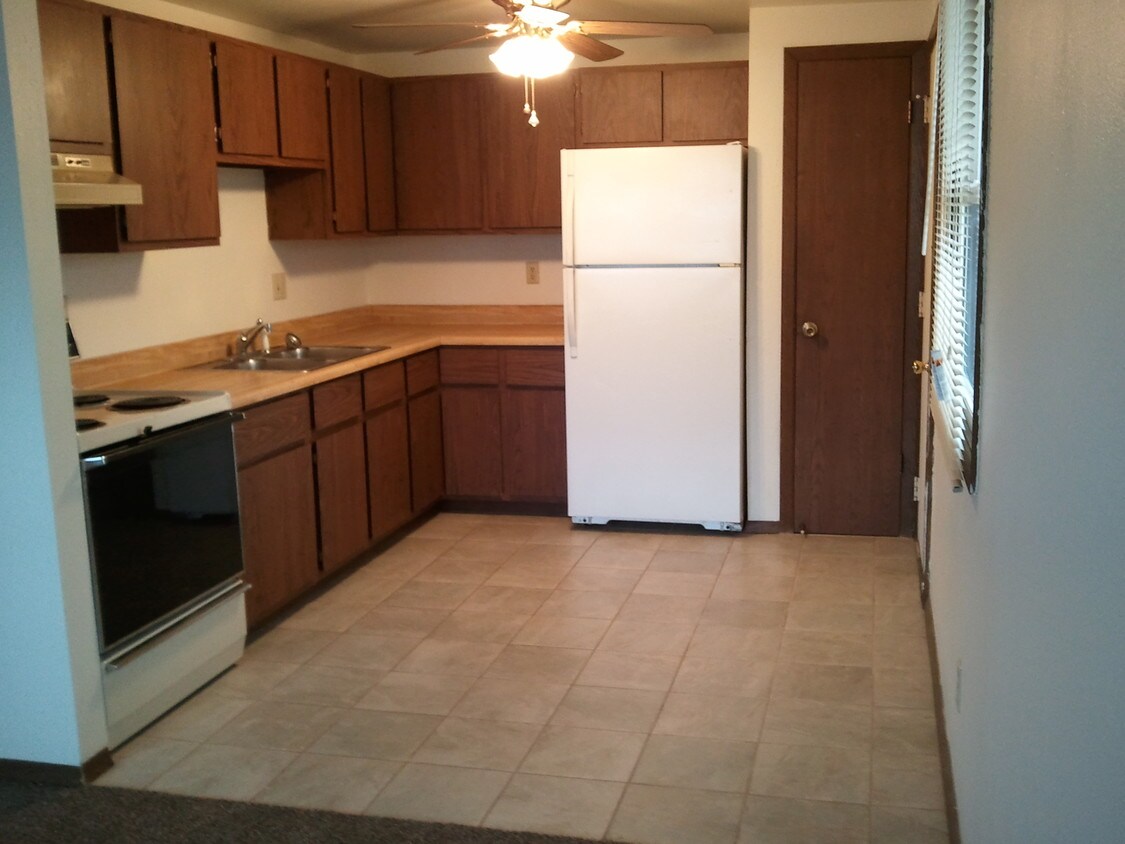 Primary Photo - 933 Shea Ave