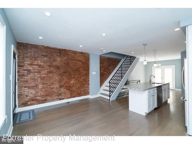 Building Photo - 3 br, 2.5 bath House - 2610 Catharine St.