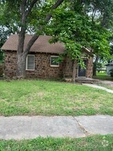 Building Photo - 819 N Commerce St