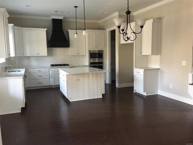 Foto del edificio - 353 Sydney Dr S