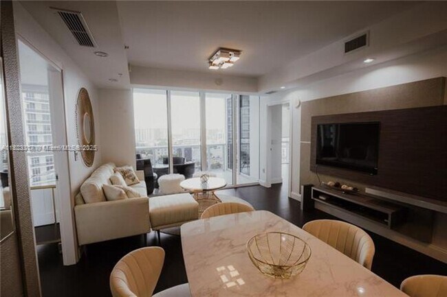 Foto del edificio - 18201 Collins Ave