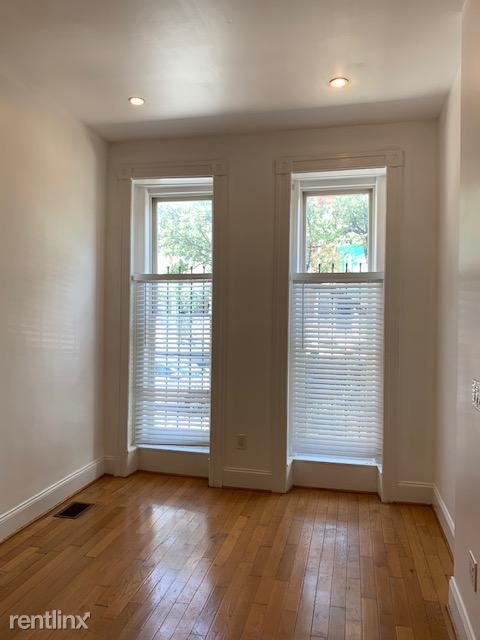 Building Photo - 3 br, 2.5 bath Townhome - 2542 Madison Ave
