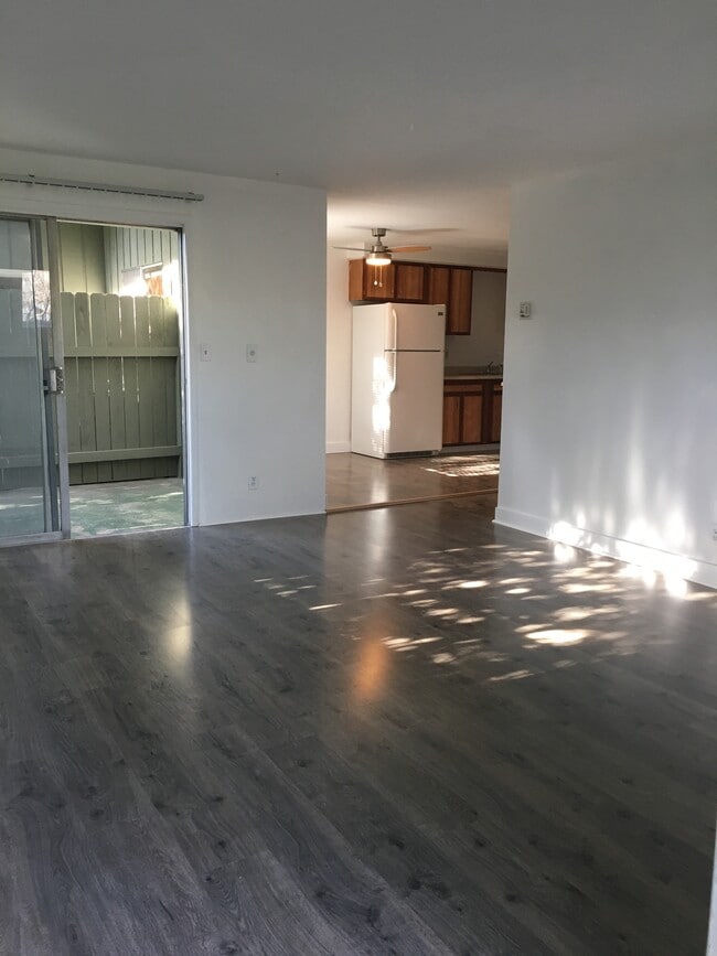 Building Photo - 107 N 3rd St