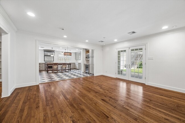 Foto del edificio - 5210 Meadow Lake Ln