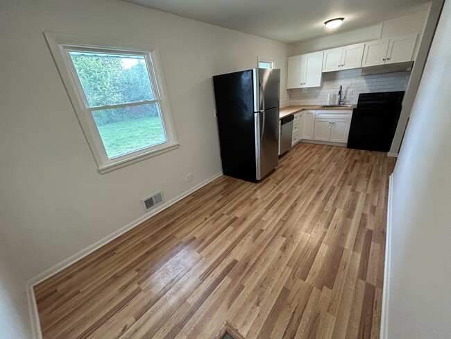 Kitchen - 1746 Oakwood Dr