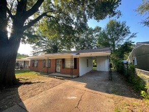 Building Photo - 618 Frayser Dr