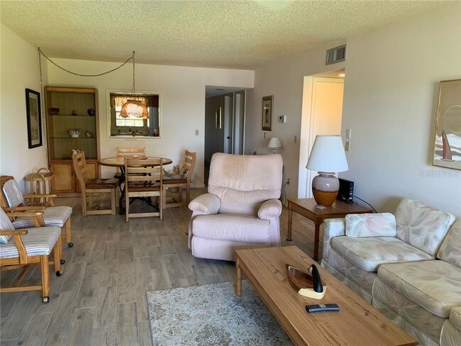Building Photo - 150 Englewood Isles Pkwy