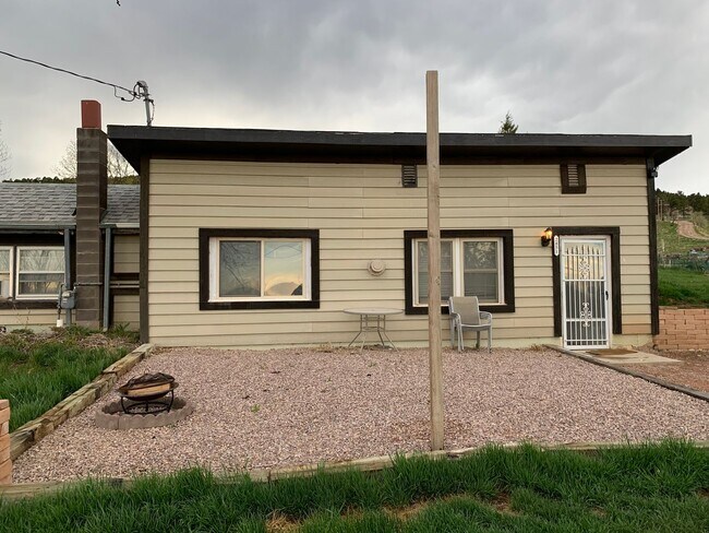 Foto del edificio - ~ APPLICATIONS PENDING ~ 2 Bedroom, 1 Bath...