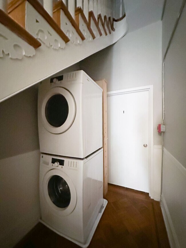 Building Photo - Apartment in Bolton Hill