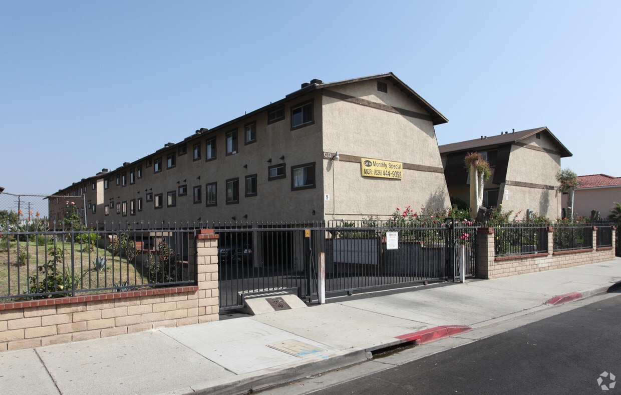 Building Photo - Edwards Apartments