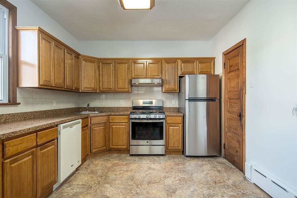 Primary Photo - 426 50th St