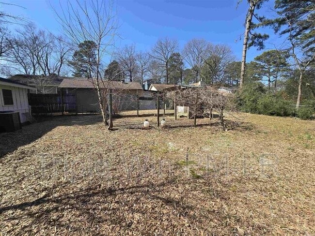 Foto del edificio - 501 Bristol Dr