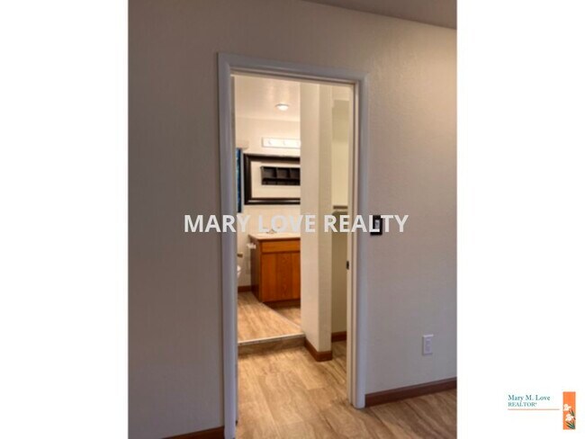 Building Photo - 1 BED 1 BATH OHANA WITH OCEAN VIEW