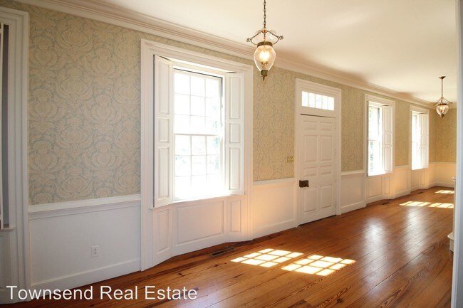 Building Photo - 4 br, 3.5 bath House - 1604 Twin Oaks Dr
