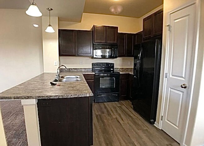 Foto del edificio - Ankeny 3 Bedroom Townhome Available NOW!