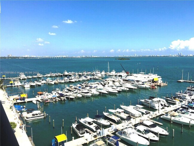 Foto del edificio - 555 NE 15th St