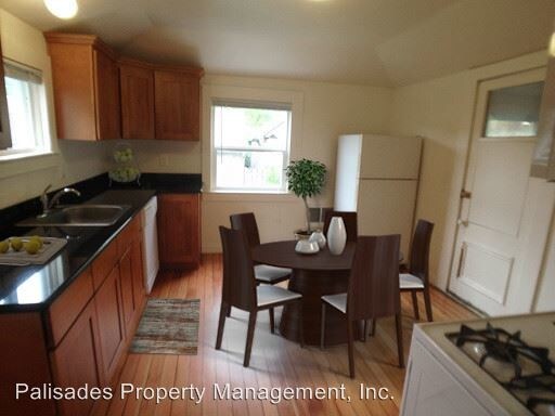 Primary Photo - 3919-3925 SE 28th Pl