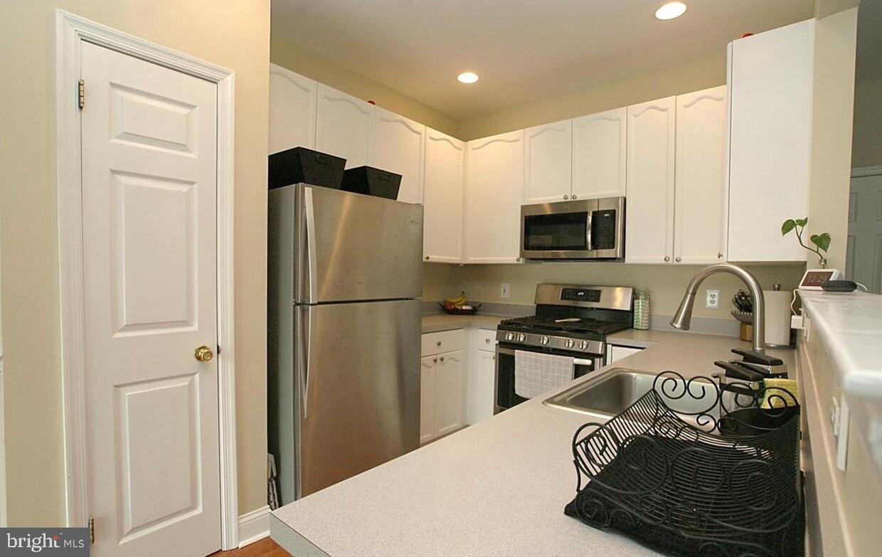 Primary Photo - 9 Andover Ct