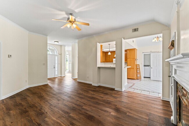 Foto del edificio - 3 Bedrooms 2 baths in McDonough on 1 acre waterfront backyard with private dock.