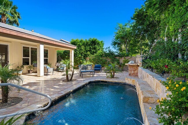 Foto del edificio - 60755 Living Stone Dr