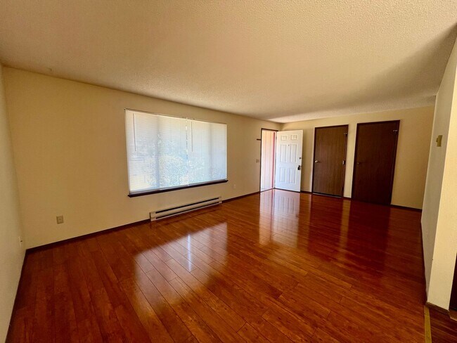 Foto del edificio - Well Maintained 2BD Duplex - Water Included