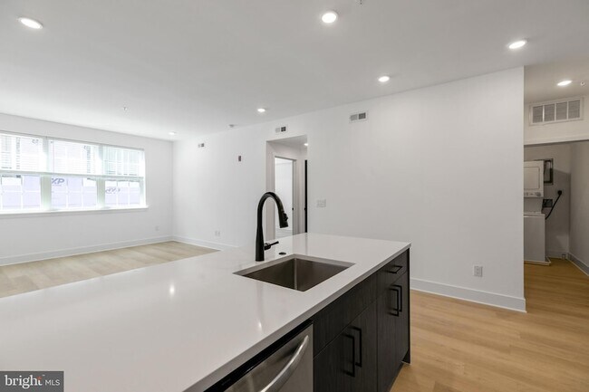 Foto del edificio - 3045 Richmond St