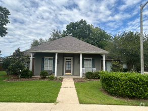 Building Photo - 205 N Rushmore Ln