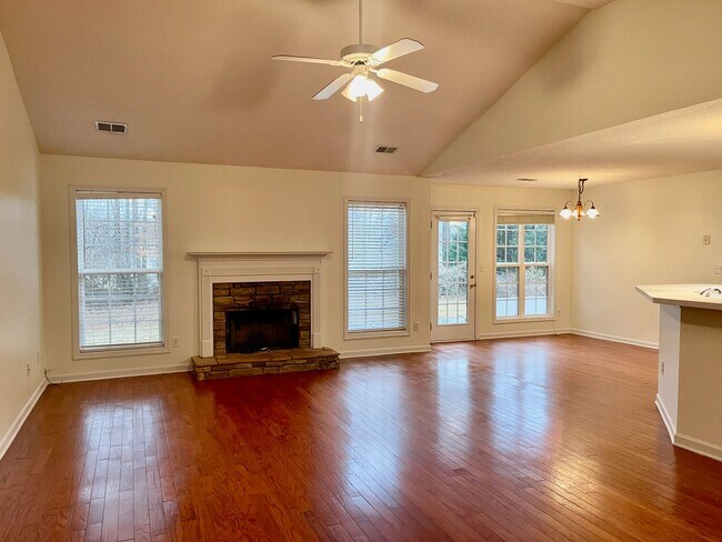 Building Photo - 184 Hampton Oaks Cir