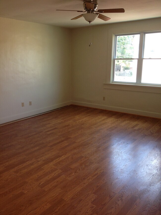 Building Photo - 1384 Pocono St