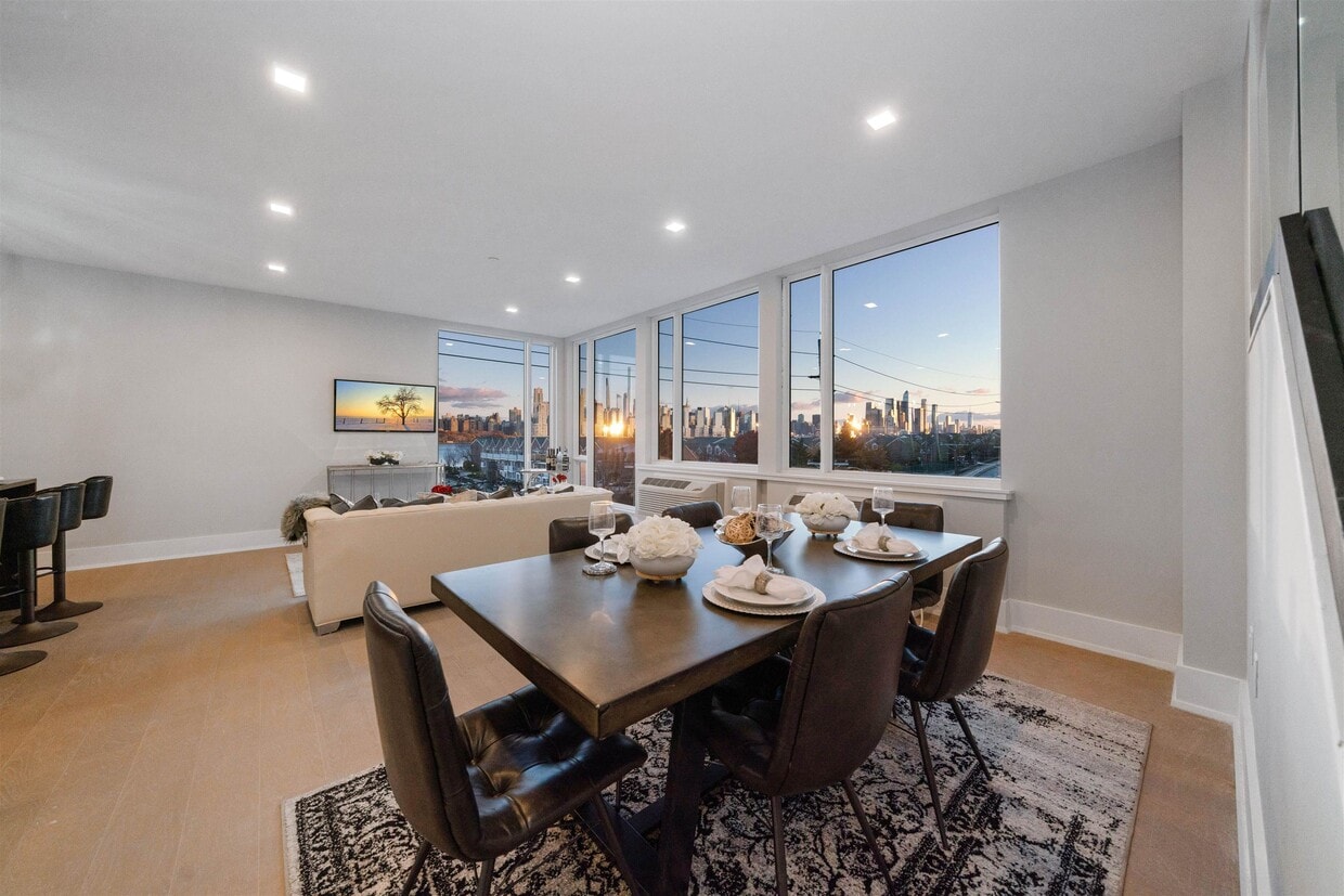 Foto principal - 7101 River Rd