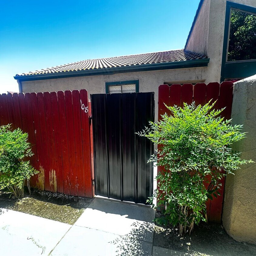Primary Photo - Must See! 2-bedroom, 2-bath single-story c...