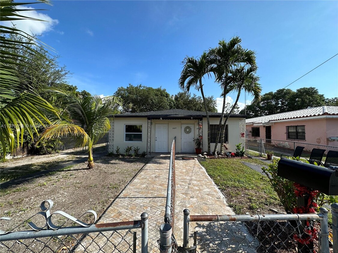 2955 NW 14th Ct Unit 2955, Miami, FL 33142 Room for Rent in Miami, FL