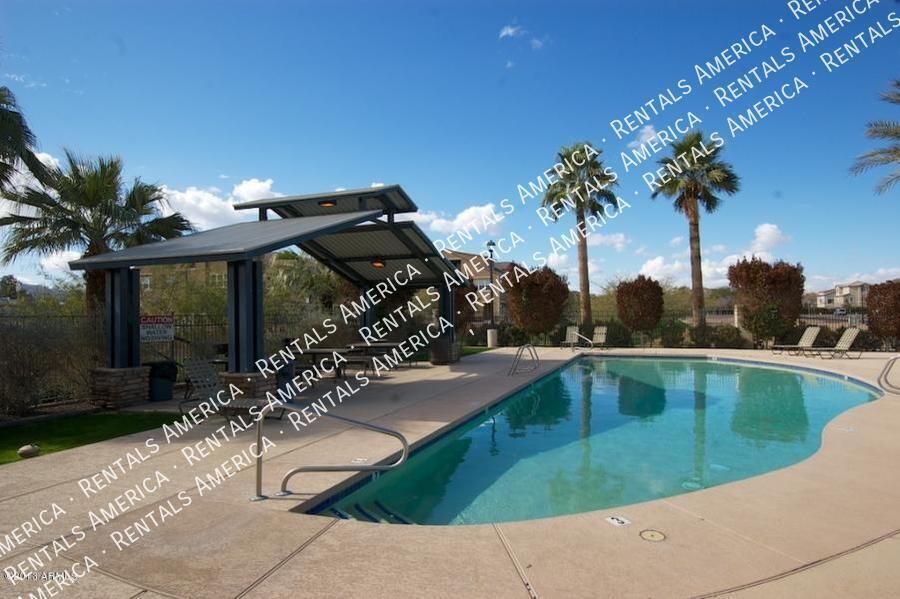 Primary Photo - 2353 E Huntington Dr