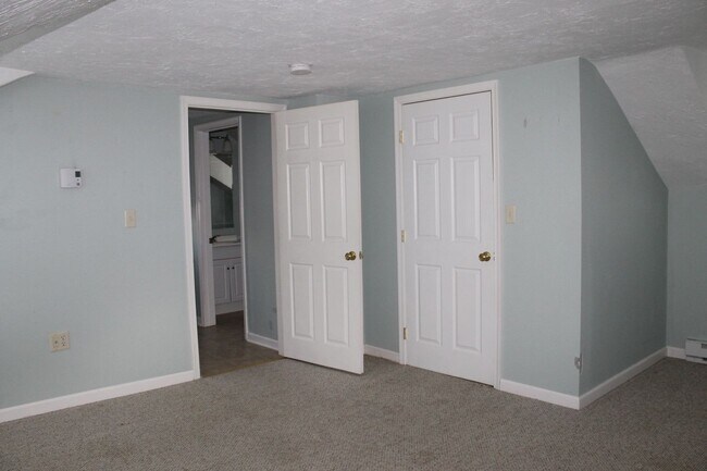 Foto del edificio - 327 N Main St