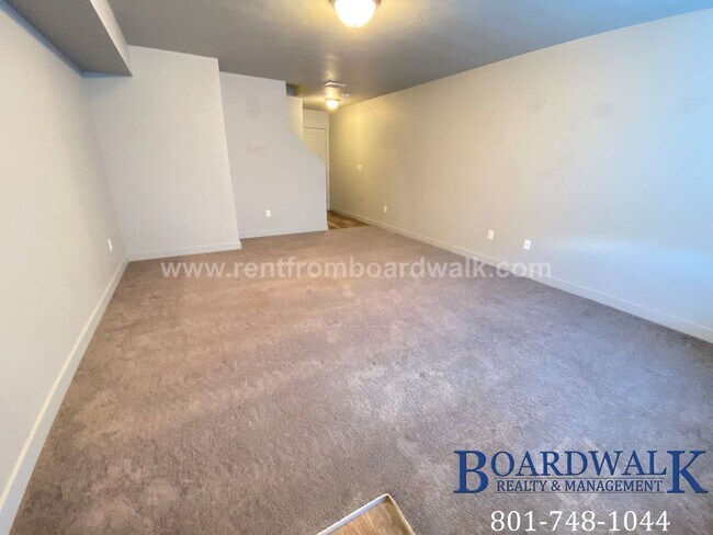 Foto del edificio - Beautiful 3 Bed Townhome In Herriman!