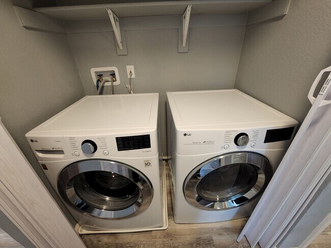 Foto del edificio - Loomis Ave (4450)