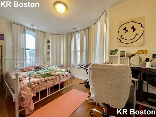 Building Photo - 82 Westland Ave